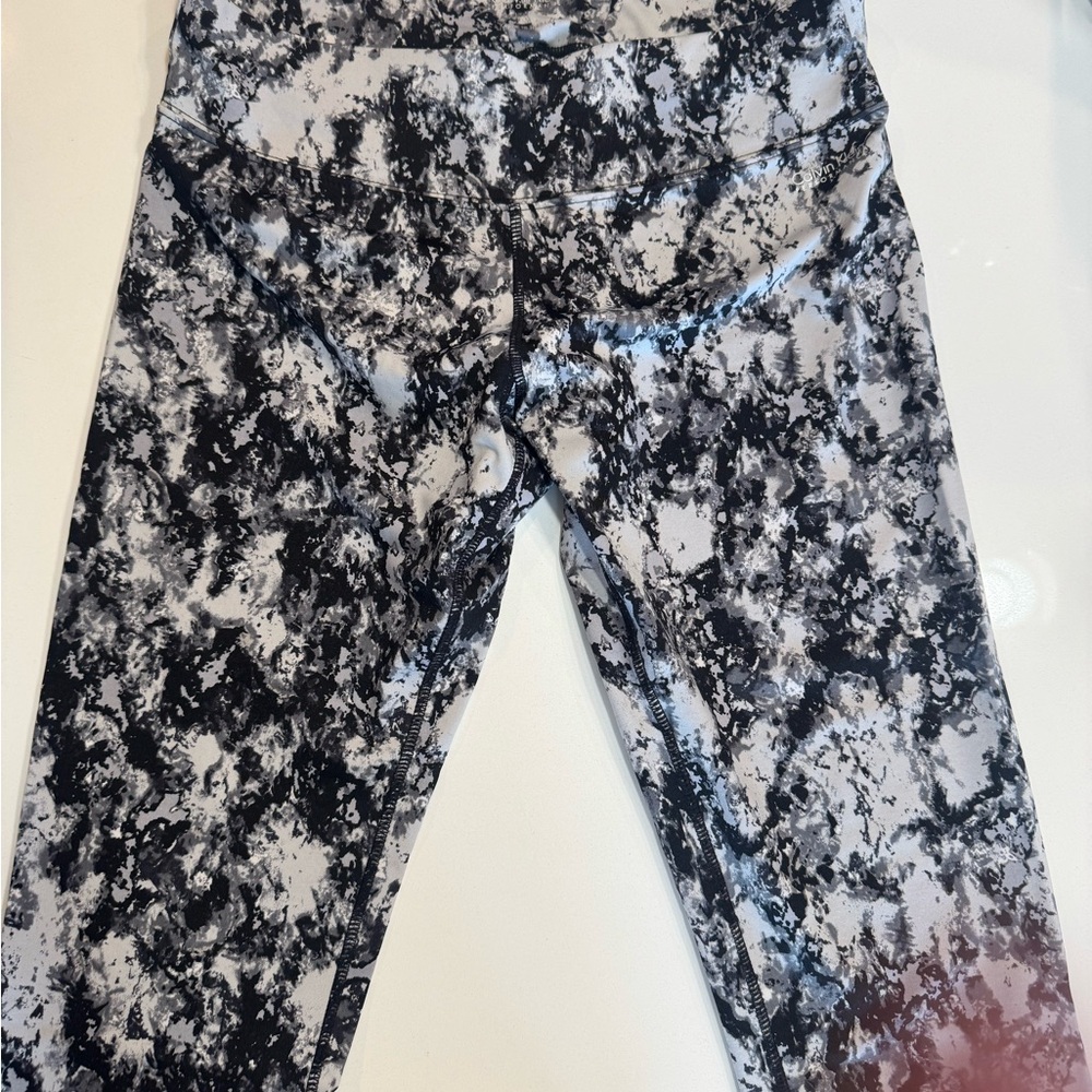 Calvin Klein Black and White Capri Leggings